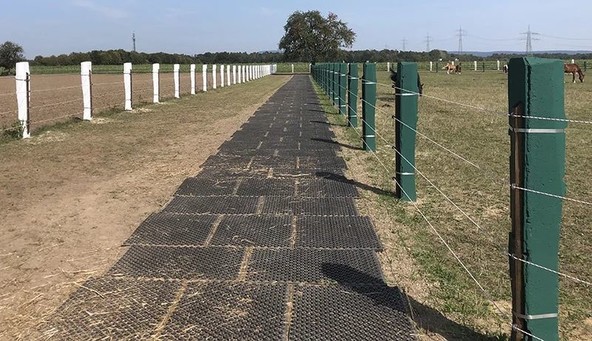 Rešitev proti blatu: Pohodna guma HIT Top Clean II