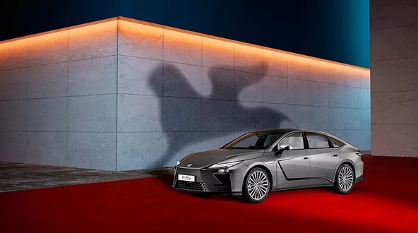 LEXUS PODPIRA ODLIČNOST IN INOVATIVNOST : LEXUS KOT SPONZOR 82. BENEŠKEGA MEDNARODNEGA FILMSKEGA FESTIVALA