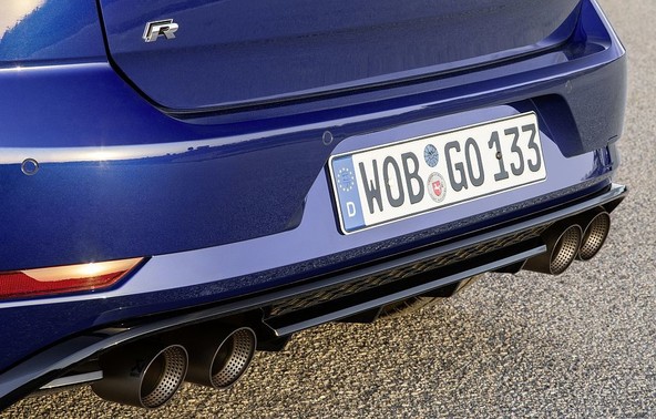 Volkswagen Golf R in Golf R Variant: Golf z opremo 