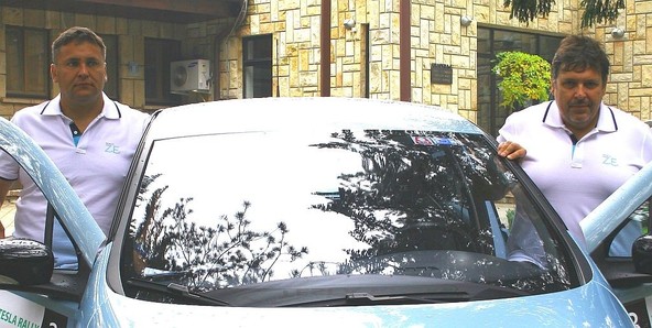 Miran Kacin (levo) in Željko Purgar sta dosegla izvrstno drugo mesto na 7. Tesla rallyju, ki je potekal 6. in 7. julija 2018 po zavitih cestah preko Fruške gore v Srbiji.