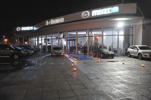 Prenovljeni Mazdin prodajno servisni salon A-Cosmos 