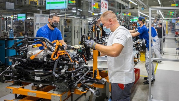 Modele Audi, Volkswagen in CUPRA izdelujejo na istih montažnih linijah: Sinergije omogočajo gospodaren prehod na brezemisijsko prestižno mobilnost 