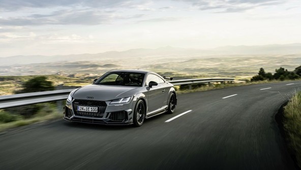 Brezčasna ikona in ekskluzivni model : Audi TT RS Coupé iconic edition slavi dizajn in dinamiko