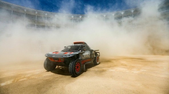 Audi RS Q e-tron na turneji po mestih: Audijevi vozniki navduševali v Madridu, Parizu in Stockholmu