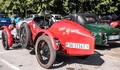 Lipicanski žrebiček navdušil legendo formule 1: Arturo Merzario je Kobilarno Lipica obiskal na rallyju starodobnih vozil Mitteleuropean Race