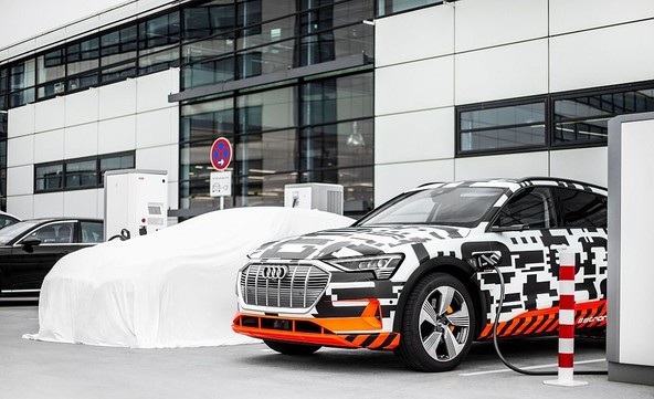 Brezmejno mobilen: Storitev Audi e-tron Charging Service zaokroža ponudbo polnilnih možnosti