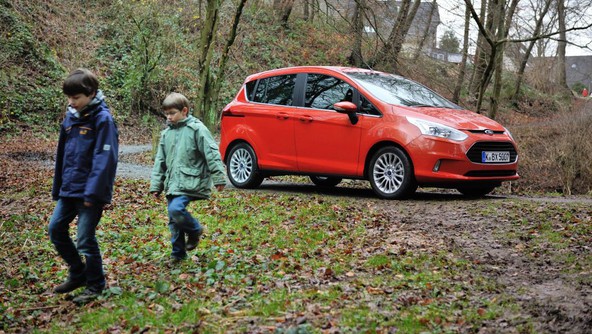 Ford B-MAX: Preverjanje, ali novi B-MAX ‘prenese’ otroke