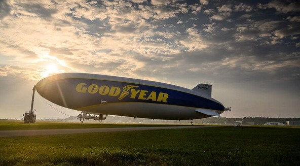 Blimp v dolžino meri kar 75 metrov