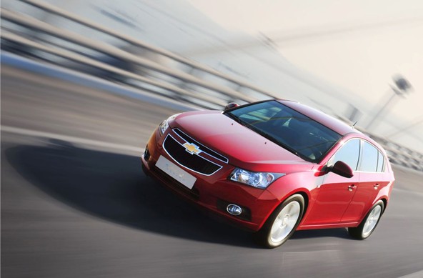 Chevrolet cruze hatchback: Prve fotografije nove petvratne kombilimuzine