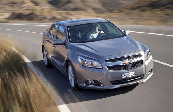 Chevrolet malibu: Limuzina z značilno ameriško obliko