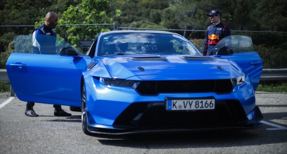 Iz oči v oči ...: Max Verstappen za volanom Mustanga GTD