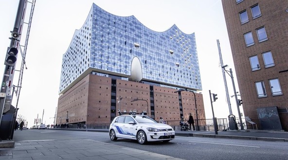 Prve testne vožnje pod realnimi pogoji : Volkswagen po Hamburgu vozi popolnoma avtomatizirano