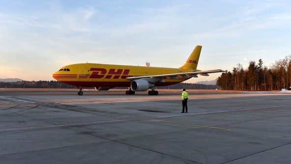Letališče Jožeta Pučnika na Brniku: Eno večjih DHL-ovih tovornih letal, Airbus A300, na Brniku