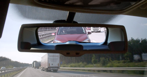 Pomembnost ustrezne varnostne razdalje: Ko ste za volanom ostanite – za volanom! 