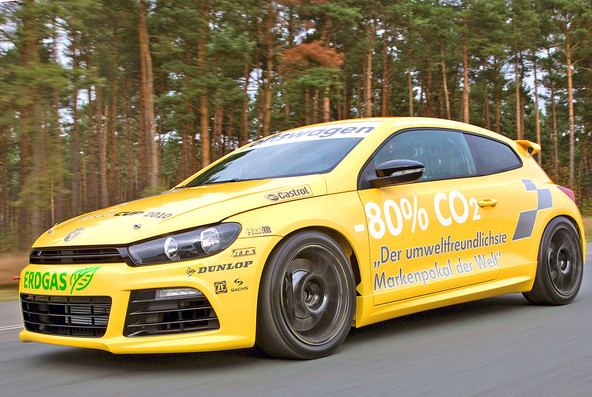 Dunlop: Tehnologija avtoplaščev z dirkališča na cesto