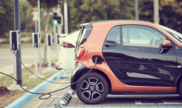 Analiza mreže Transport & Environment: Razcvet prodaje električnih vozil na pragu izgubljenega desetletja