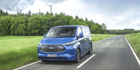 FORD E-TRANSIT CUSTOM: PRIPRAVLJEN NA ELEKTRIFIKACIJO PRODUKTIVNOSTI MALIH PODJETIJ