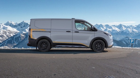 Ford Pro E-Transit Custom: Nova tehnologija štirikolesnega pogona (AWD)