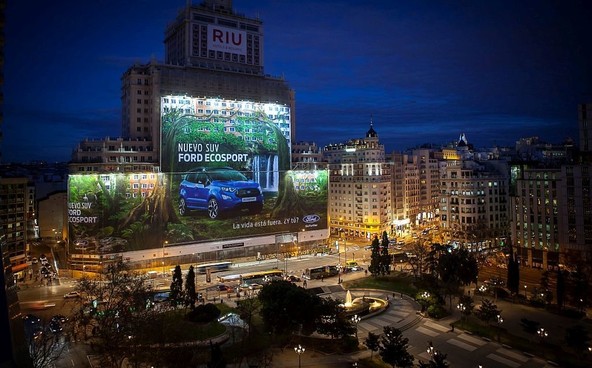 FORD & GUINNESS WORLD RECORDS: Fordov poskus postavitve največjega oglasa uspešen