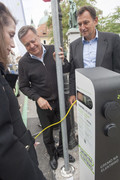 Elektro Ljubljana: OTVORITEV ELEKTRIČNE POLNILNICE NA VODNIKOVEM TRGU