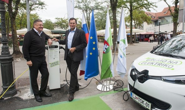 Elektro Ljubljana: OTVORITEV ELEKTRIČNE POLNILNICE NA VODNIKOVEM TRGU