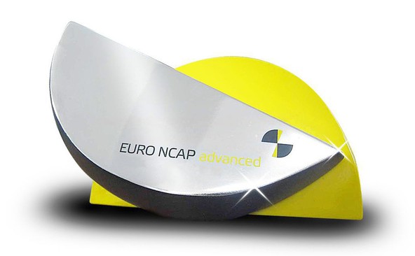 Volkswagen & Euro NCAP: Golf prejel pet zvezdic in štiri nagrade za inovativnost 