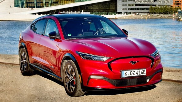 Ford Mustang Mach‑E: Naelektrena vozna izkušnja
