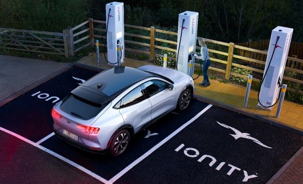 Ford Mustang Mach-E : 10 minut polnjenja baterije za standardni doseg