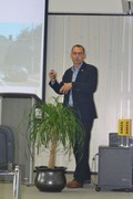 Sekretar komisije za vzgojo in varnost v cestnem prometu AMZS mag. Jure Kostanjšek je na zaključni prireditvi projekta predstavil aktivnosti AMZS na področju prometne varnosti