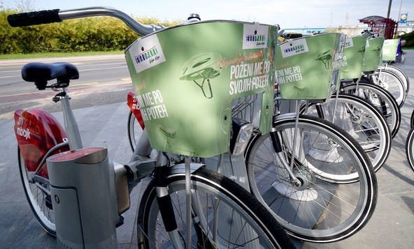 Projekt Mbajk: Kako najhitreje po mestu? S kolesom!