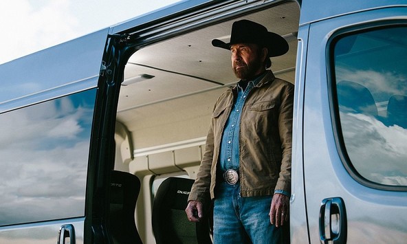 Fiat Professional: Ko pokliče Fiat Professional, se oglasi Chuck Norris