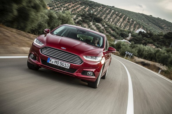 Ford kupcem Mondea omogoča izjemno izbiro: Na voljo 13 bencinskih, dizelskih in hibridnih pogonskih sklopov