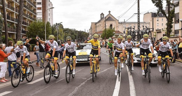 Tour de France & ekipa Team Sky: Ford je floti ekipe dodal Mondea ST-Line AWD in novega Tournea Custom
