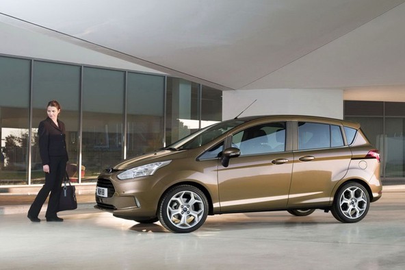 Ford B-MAX : Odpira vrata praktičnim rešitvam za mestno vožnjo 