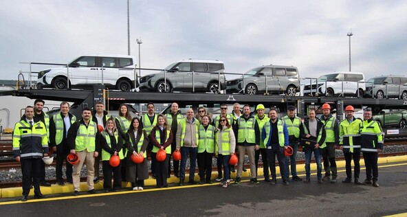 Utrip dveh tovarn: Kako so zgradili edinstveno železniško povezavo