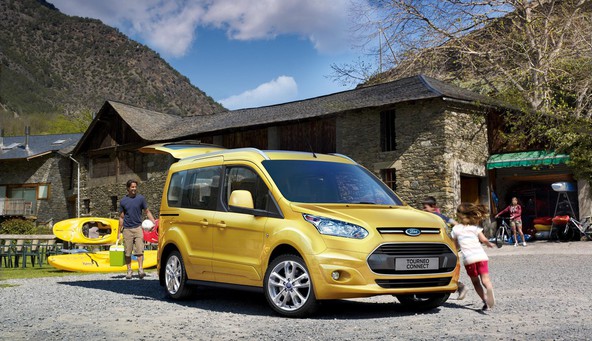 Povsem novi Ford Tourneo Connect: V svojem razredu največ prilagodljivosti za družine