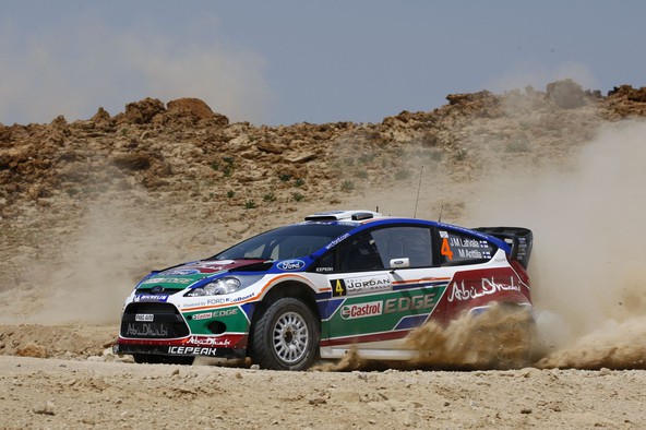 Ford: S fiesto RS WRC v ozadju na rallyu v Jordaniji