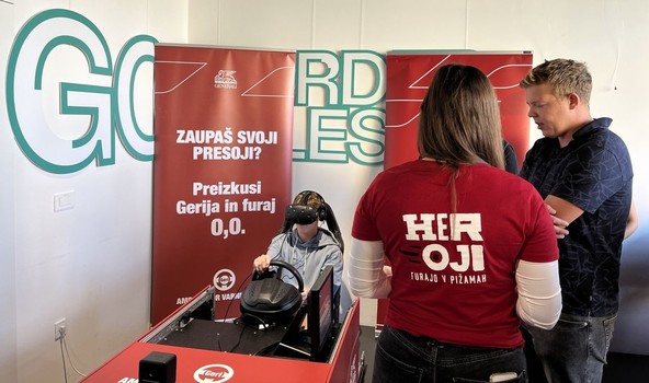 Iniciativa Heroji furajo v pižamah : Mladi si želijo boljši zgled staršev in iskren pogovor