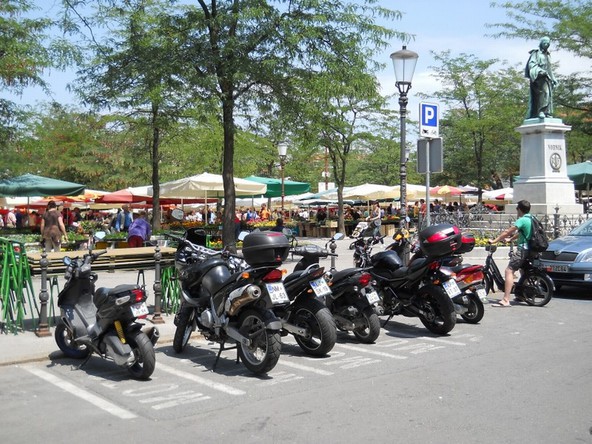 Zveza motoklubov Slovenije: Ponovni protest zaradi kaznovanja parkiranih motorjev v Mariboru