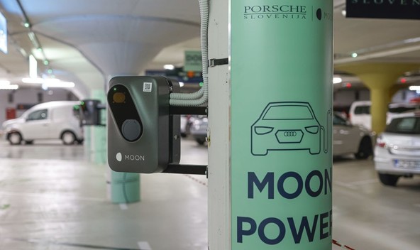 GH Šubičeva v Ljubljani: MOON charge v zeleni parkirni hiši na Šubičevi 