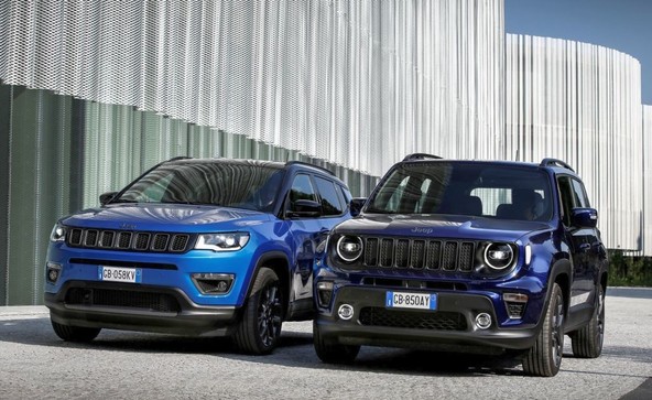 Jeep® Renegade 4xe in Compass 4xe: Prva priključna hibrida znamke Jeep® 