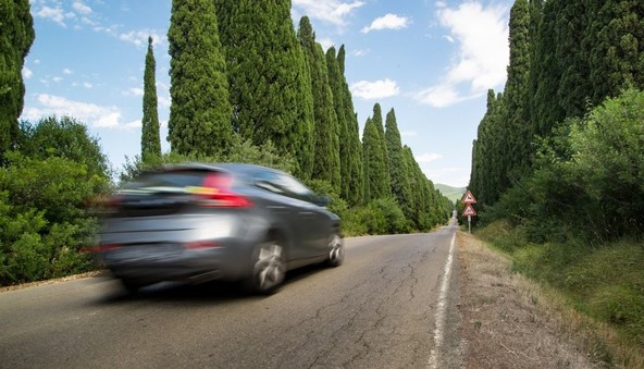 Najhitrejši včasih ne pridejo do cilja: Letošnja polletna statistika beleži že 1.591 prometnih nesreč zaradi neprilagojene hitrosti