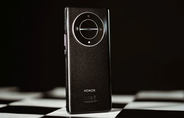 Ekskluzivna darila: Posebna HONOR ponudba za ljubitelje telefonov z vrhunsko kamero, baterijo in zaslonom