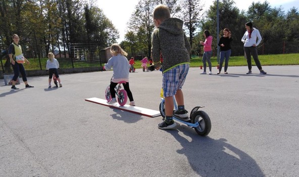 PROGRAM VARNO NA KOLESU: Na OŠ Podgora Kuteževo ozaveščali o varnih kolesarskih dogodivščinah