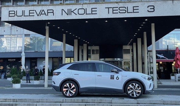 Za zmago je bila potrebna sreča: Drugo mesto za Slovenca na Rallyju Tesla