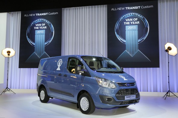Novi ford transit custom: ‘Mednarodni dostavnik leta’