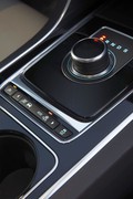 Jaguar XE: Športna limuzina s štirikolesnim pogonom