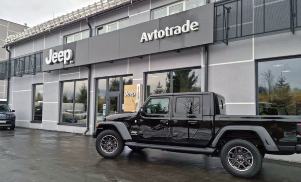 Avtotrade Vrhnika : Podjetje je odprlo nov prodajno-servisni center vozil Jeep