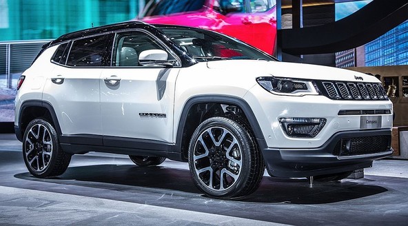 Izbor revije Automobile: Jeep Compass nagrajen z nazivom »najboljše kompaktno SUV vozilo«