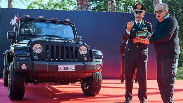 Poseben odnos, ki se osredotoča na varnost: Italijanski karabinjerji prevzeli vozilo Jeep Wrangler
